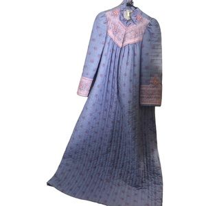 Vintage Gilliam O’Malley purple floral dressing robe. Sz medium